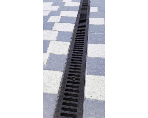 Canal de scurgere metalic în pavaj