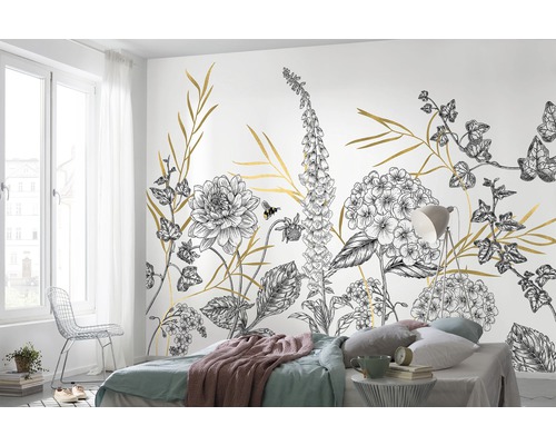 Dormitor cu tapet cu model floral negru și auriu