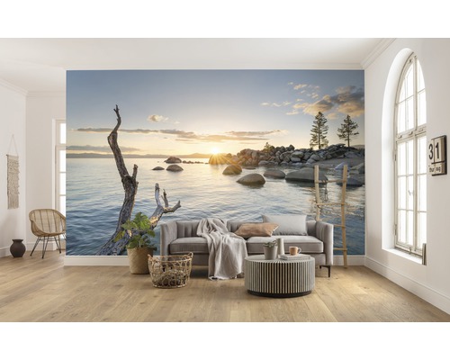 Fototapet vlies SHX9-032 Final Light 450x280 cm Cameră de zi cu fototapet care înfățișează un lac la apus