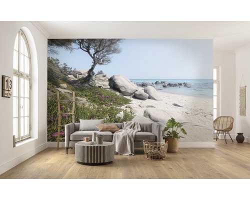 Living cu fototapet cu un peisaj de coastă stâncos