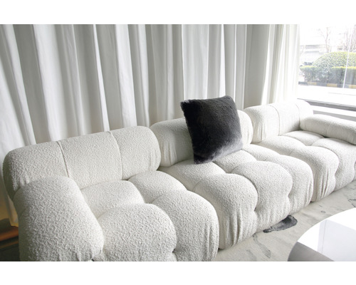 Canapea tapițată cu pernă și perdea