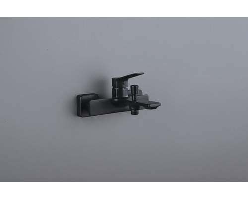 Baterie de cadă neagră pentru montare pe perete.