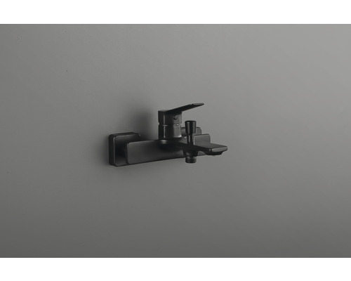 Baterie de perete pentru baie