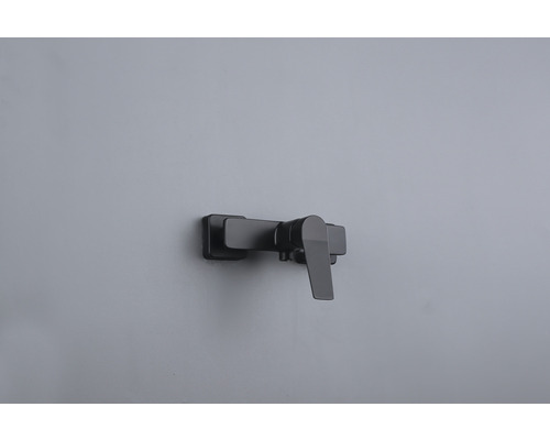 Baterie de perete pentru baie