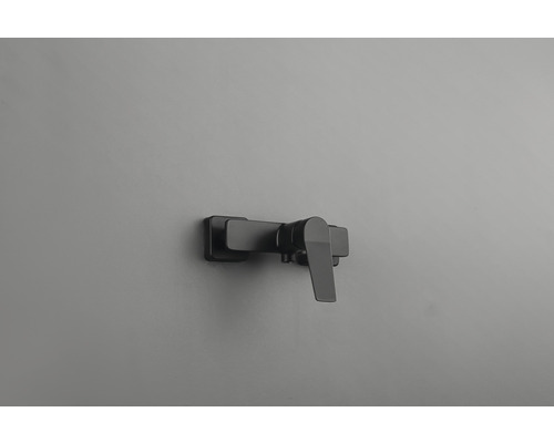 Baterie de perete pentru baie