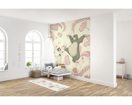 Cameră pentru copii cu tapet Jungle Book, pat și covor de joacă