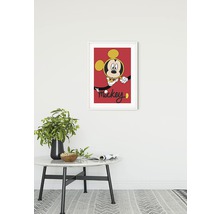 Poster înrămat cu Mickey Mouse pe perete