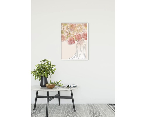 Tablou decorativ cu prințesă și flori înrămate pe perete