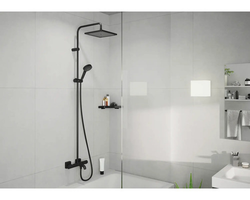 Baie cu baterie de duș, inclusiv duș de cap și duș de mână.