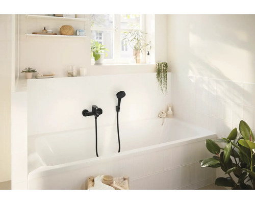 Baie luminoasă cu cadă și baterie neagră