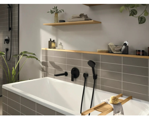 Baie cu cadă, armături și rafturi