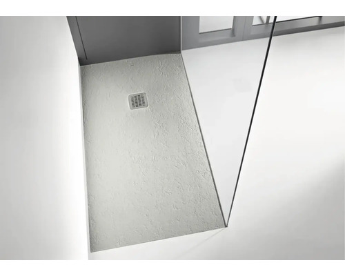 Duș la nivelul pardoselii cu canal de duș