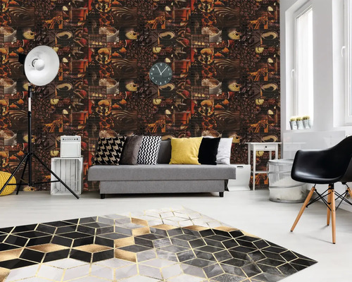 Living decorat cu tapet, canapea și covor