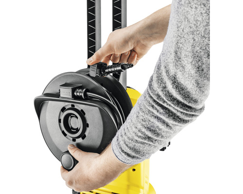 Curățător cu presiune înaltă cu tambur pentru furtun în utilizare