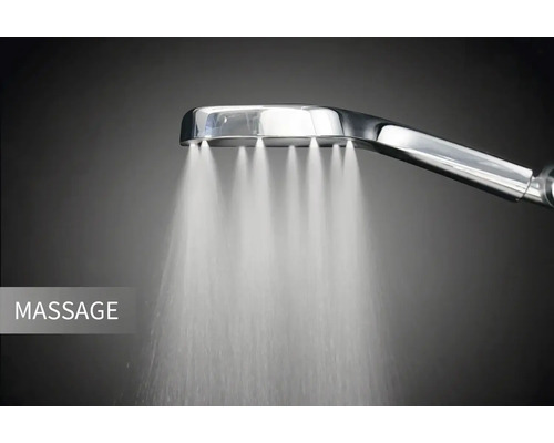 Cap de duș cu jet de apă în modul de masaj