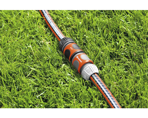 Conector furtun Gardena pe gazon