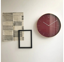 Decor de perete cu imagine textilă, ramă foto și ceas de perete