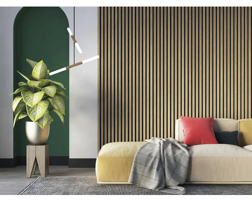 Cameră de zi cu plantă, lampă, panouri acustice și canapea