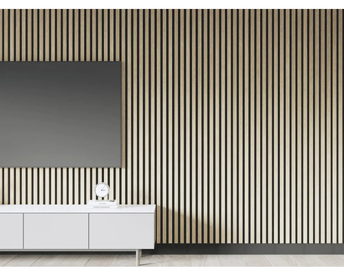 Cameră de zi cu lambriu din lemn, televizor și dulap alb