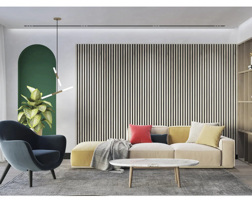 Cameră de zi cu canapea, fotoliu, măsuță de cafea și panouri de perete