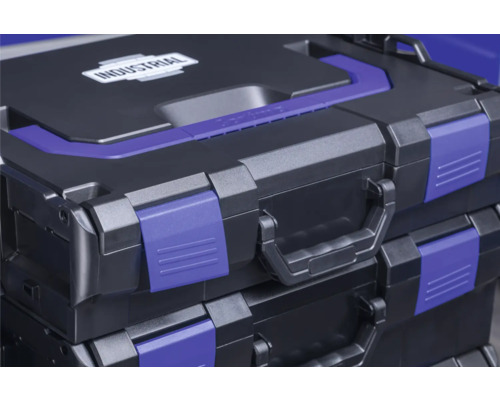 Stivă de cutii de scule negre cu mânere