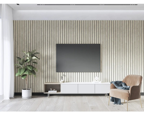 Cameră de zi cu perete cu panouri din lemn, televizor, dulap inferior, fotoliu și plantă de apartament pentru o ambianță elegantă.