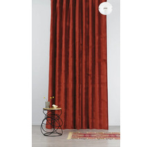 Cortină decorativă, lungă, roșie în camera de zi