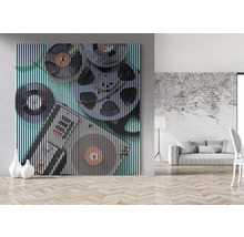 Imagine de cameră cu un panou decorativ acustic cu motiv de magnetofon