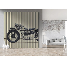 Tablou de perete cu motiv de motocicletă într-un spațiu de locuit modern.