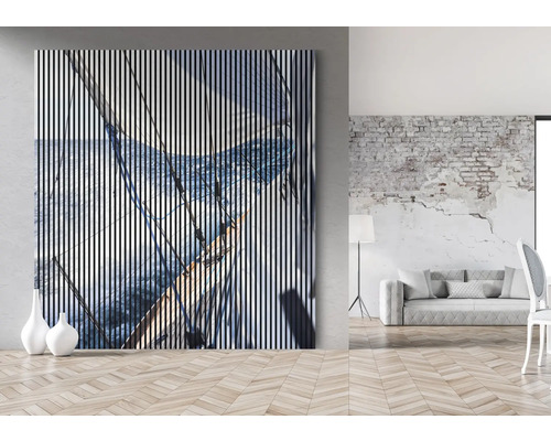 Tablou decorativ de perete cu model în dungi și motiv velier în camera de zi