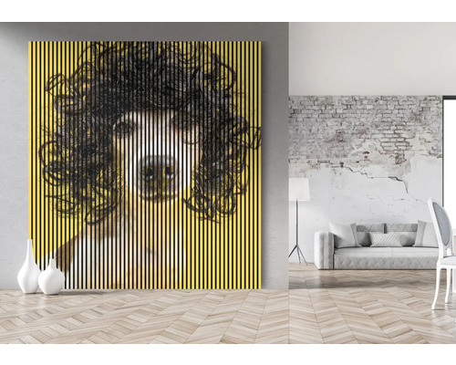 Perete decorativ cu lamele cu motiv canin într-un living modern