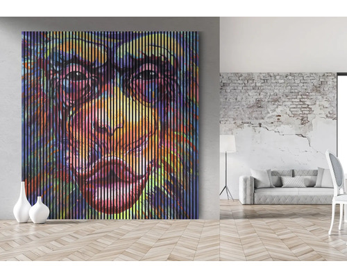 Pictură cu un motiv facial, formată din lamele de lemn