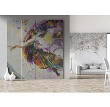 Panouri decorative de perete cu design abstract într-un living luminos.