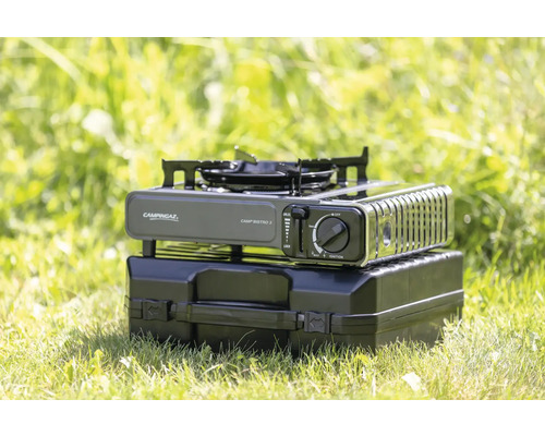 Aragaz Campingaz cu valiză de transport în iarbă