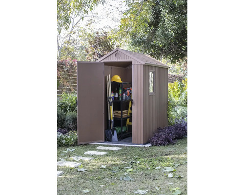 Dulap de grădină cu ușă deschisă și unelte de grădinărit