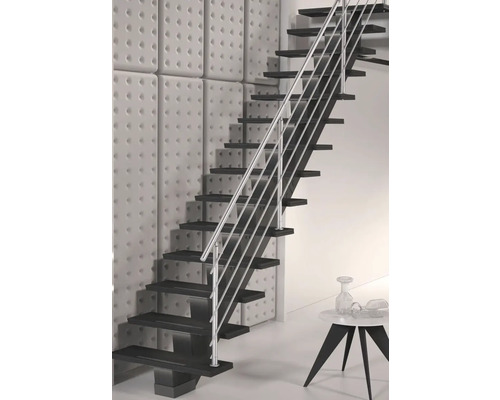 Scară cu balustradă din oțel și placare de perete tapițată