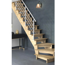 Scară din lemn cu balustradă în interior