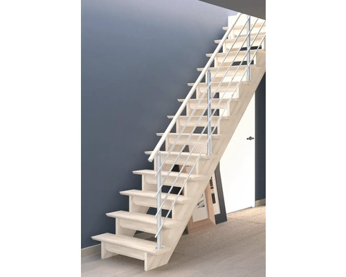 Scară din lemn cu balustradă metalică în interior