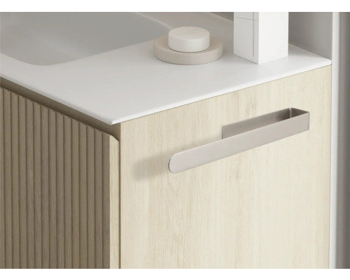 Detaliu dulap de baie cu suport pentru prosop
