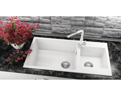 Chiuvetă cu două cuve și robinet