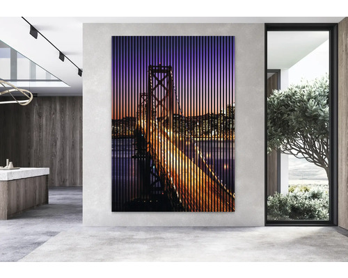 Tablou decorativ de perete cu motiv de pod într-un spațiu de locuit modern