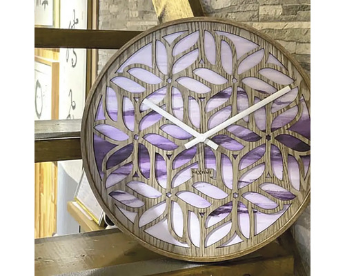 Ceas decorativ de perete din lemn cu motiv floral și afișaj al orei