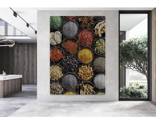 Imagine decorativă de perete cu motiv de condimente într-o cameră modernă