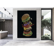 Cameră de zi cu pictură murală cu hamburger