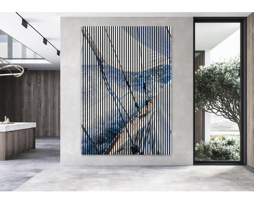 Imagine decorativă de perete cu motiv abstract de velier și model cu dungi într-o cameră modernă