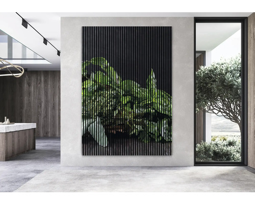 Panou decorativ de perete cu motiv de plante într-un spațiu de locuit modern