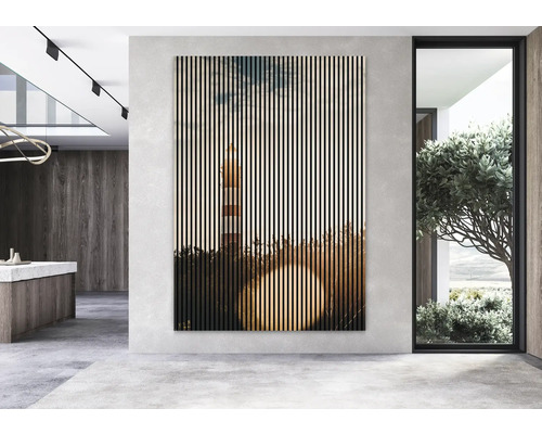 Tablou de perete cu motiv far și structură lamelară într-un spațiu modern