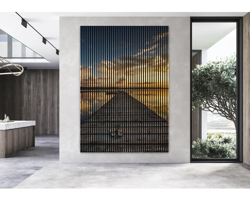 Panou acustic cu motivul unui apus de soare deasupra unei clădiri într-o cameră luminoasă.