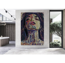 Pictură cu portret abstract de femeie în spațiu modern