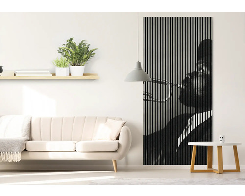 Cameră de zi cu canapea, masă și pictură murală cu motiv jazz